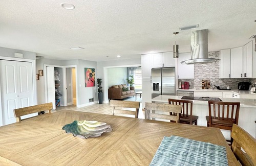 Palm Harbor Casa | Charming large 2-bedroom house 15 min to beach