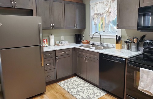 East Haven  Rutland County Apartamento | Charming, Large, 2-bedroom apartment with AC, and fast WIFI. Self-Check In.