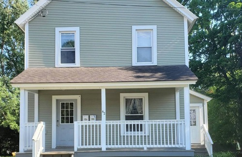 East Haven  Rutland County Apartamento | Charming, Large, 2-bedroom apartment with AC, and fast WIFI. Self-Check In.