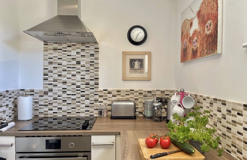 Deal Apartamento | Charming, light, and bright lower ground floor apartment in Walmer