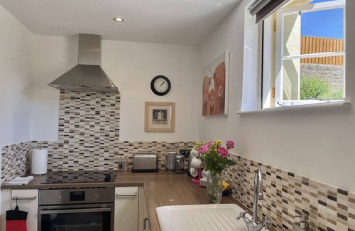 Deal Apartamento | Charming, light, and bright lower ground floor apartment in Walmer