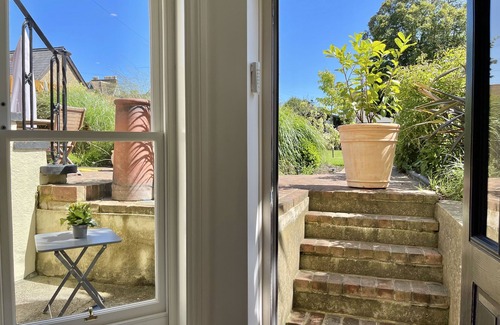 Deal Apartamento | Charming, light, and bright lower ground floor apartment in Walmer