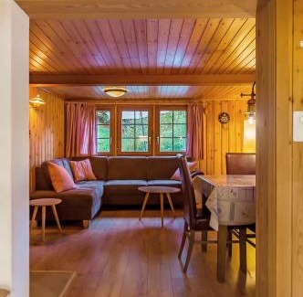 Burglauenen Chalet De Esquí | Charming Little Chalet for 6 People & Free Ski Lockers