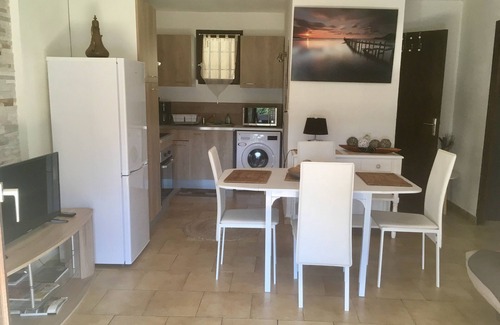 Belvedere-Campomoro Apartamento | Encantadora villa en planta baja con zona ajardinada