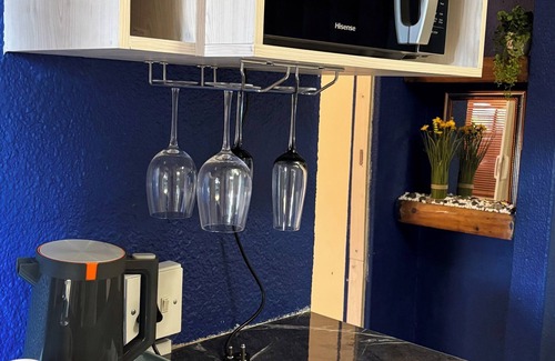 Kempton Park Cabina | Charming lodge in tranquil Kempton Park with WiFi