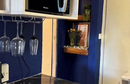 Kempton Park Cabina | Charming lodge in tranquil Kempton Park with WiFi