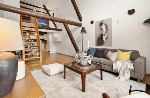 Trondheim City Centre Apartamento | Charming Loft, High Ceiling !Modern & Central, Free private Parking 7 min walking !