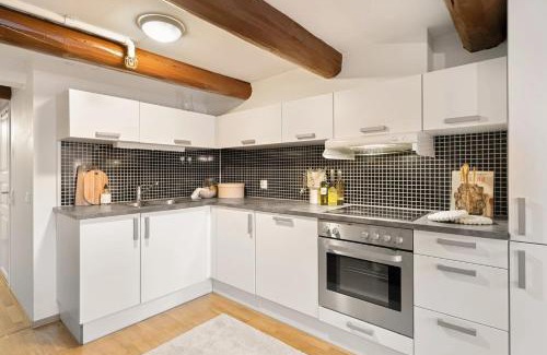 Trondheim City Centre Apartamento | Charming Loft, High Ceiling !Modern & Central, Free private Parking 7 min walking !