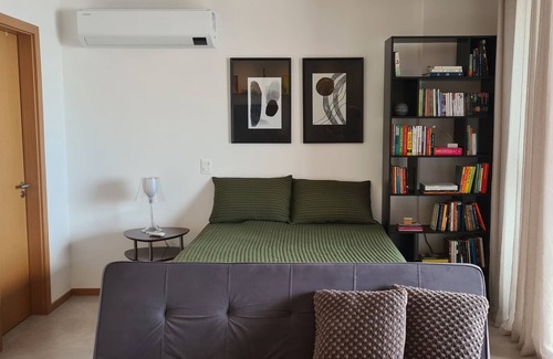 Piratininga Apartamento | Charming loft with barbecue on the balcony and sea view