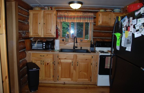 Bolton Landing Cabina | Charming Log Cabin Overlooking Lake George