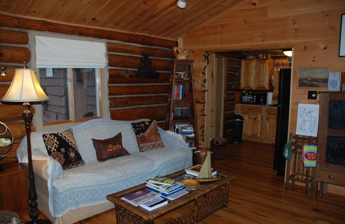 Bolton Landing Cabina | Charming Log Cabin Overlooking Lake George