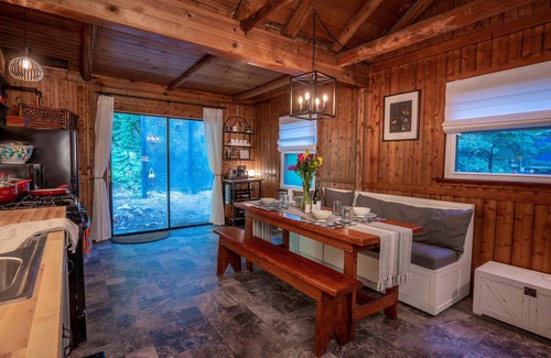 Kabletown Cabina | Charming Log Cabin in a Mountain Lake Community