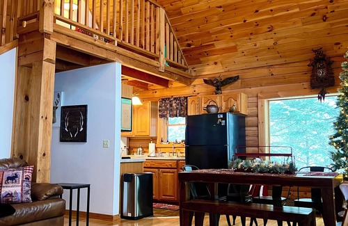 Lake George Cabina | Charming Log Cabin in Lake George