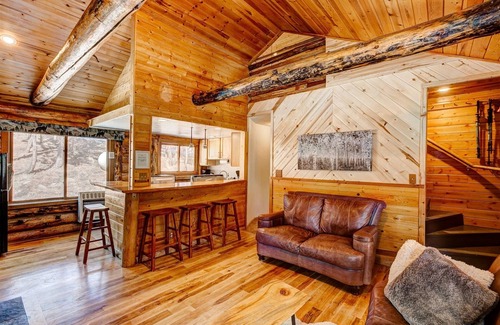 Drake Cabina | Charming Log Cabin with 3.8 Acres