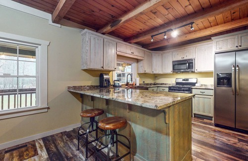 Ellijay Cabina | Charming log cabin with serene views, private pond, & cozy fireplace