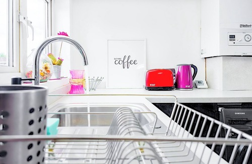 Arnos Grove Apartamento | Charming London Home, Opposite Arnos Grove Station, 20 mins to Central London
