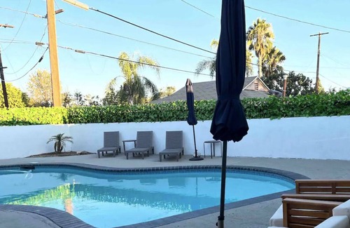 Granada Hills South Casa | Charming Los Angeles cottage with heatable pool