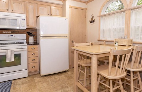 Fennville Cabaña | Charming Lower Scott Lake 3 bedroom home
