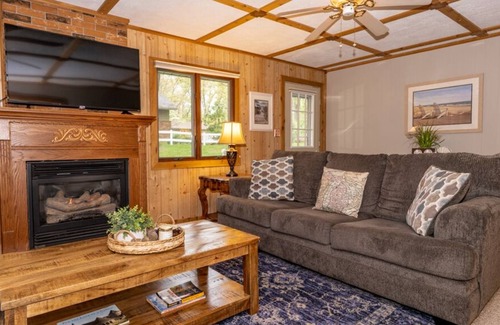Fennville Cabaña | Charming Lower Scott Lake 3 bedroom home