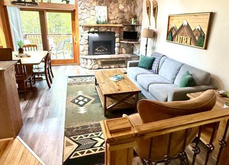 Lutsen Casa | Charming Lutsen Mountain Townhome with Pool Access