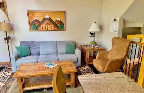 Lutsen Casa | Charming Lutsen Mountain Townhome with Pool Access