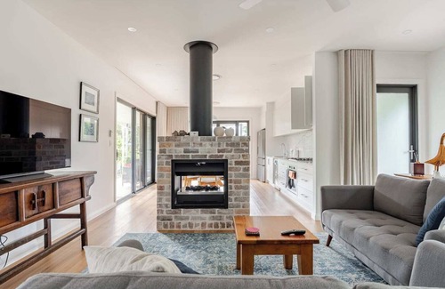 Galston Cabaña | Charming Luxury Rural Cottage Close to National Parks and City of Sydney