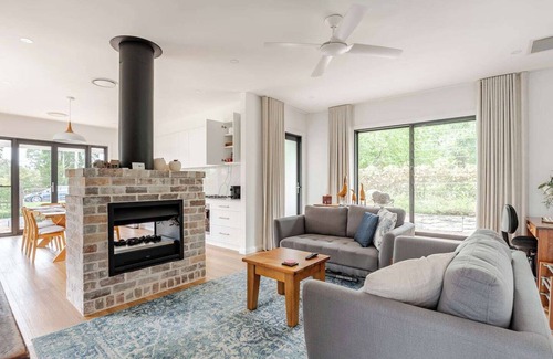 Galston Cabaña | Charming Luxury Rural Cottage Close to National Parks and City of Sydney