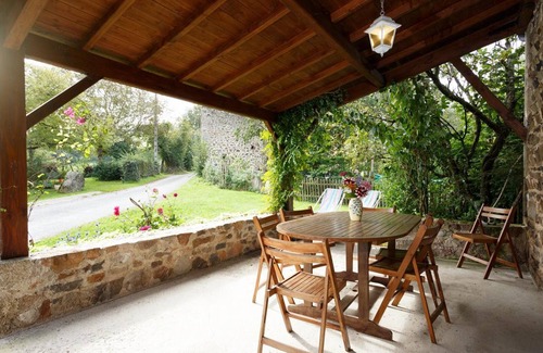 Ferrieres-sur-Sichon Cabaña | Casa Rural en Montaña: 3 Hab, Terraza Cubierta, Cerca de Vichy, Admite Mascotas