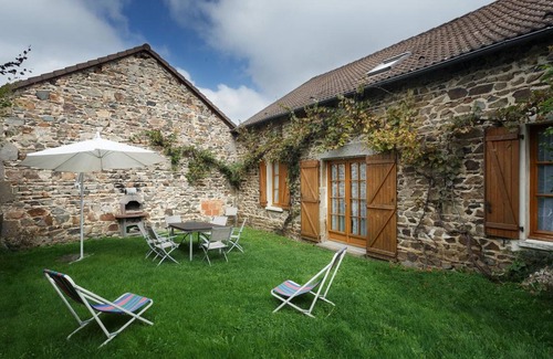 Ferrieres-sur-Sichon Cabaña | Casa Rural en Montaña: 3 Hab, Terraza Cubierta, Cerca de Vichy, Admite Mascotas