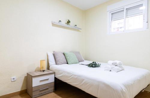 Ciudad Lineal Apartamento | Charming Madrid el Carmen II