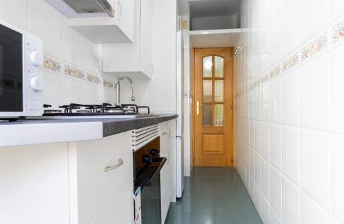 Ciudad Lineal Apartamento | Charming Madrid el Carmen II