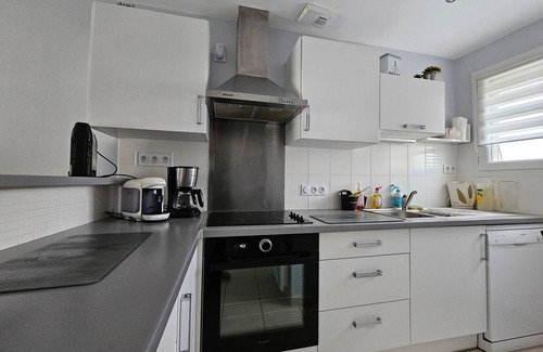 LʼAiguillon-sur-Mer Casa | Charming Maisonette Near Market with Garden, A/C, WiFi, BBQ - Close to Beach
