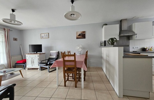 LʼAiguillon-sur-Mer Casa | Charming Maisonette Near Market with Garden, A/C, WiFi, BBQ - Close to Beach