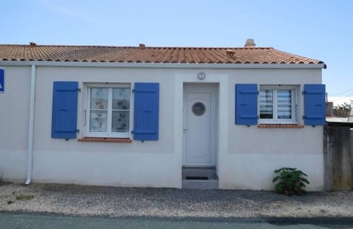 LʼAiguillon-sur-Mer Casa | Charming Maisonette Near Market with Garden, A/C, WiFi, BBQ - Close to Beach