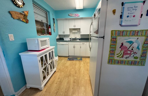 Ormond Beach Cabaña | Charming Mako Beach Cottage, 2-bedroom with WiFi, AC in amazing Ormond Beach
