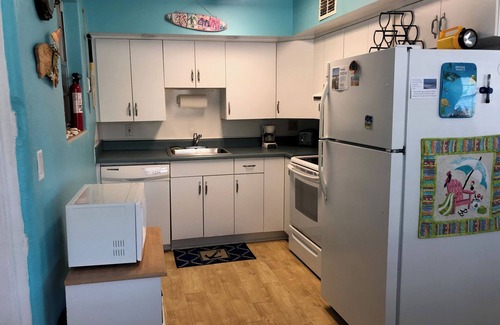 Ormond Beach Cabaña | Charming Mako Beach Cottage, 2-bedroom with WiFi, AC in amazing Ormond Beach