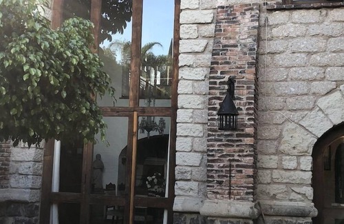 Centro de Querétaro Casa | Encantador Medieval privado de un dormitorio con baño privado