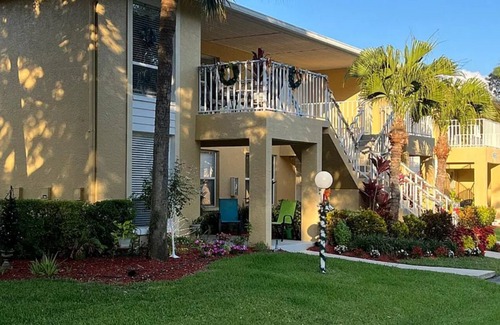 Imperial Golf Estates Condominio | Charming, Mercato, North Naples Location, Short Drive to Vanderbilt Beach