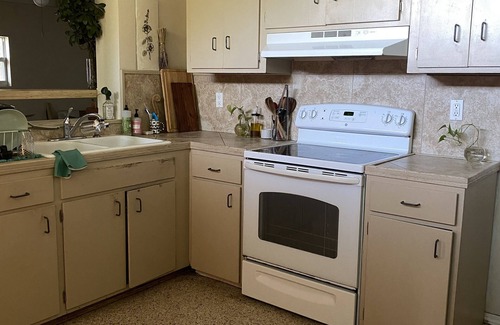 Meadowlawn Casa | Charming mid-century home close to downtown St Pete, beaches, and Tampa