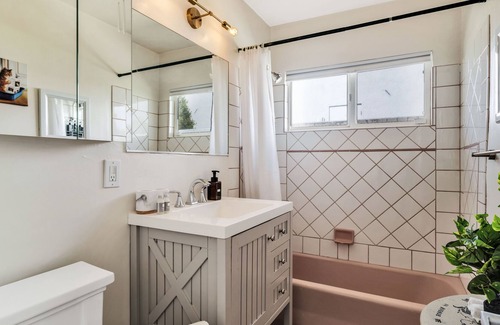 Araby Commons Casa | Charming Mid-Century House w/ Pool and Garden