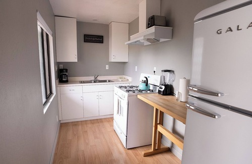 Petaluma Cabaña | Charming Mid-Century Bungalow in the Heart of Old Petaluma