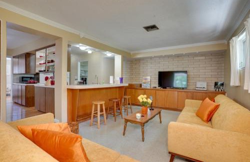 Lakeland Casa | Charming Mid-Century House - Just Steps to Lake!