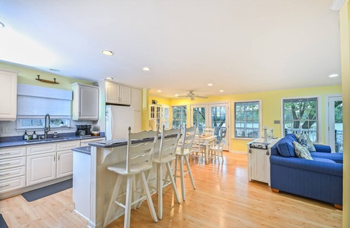 Essex Casa | Charming Middle River Hideaway with Water-Front/ Fire-pit/WiFi/Prvt Parking
