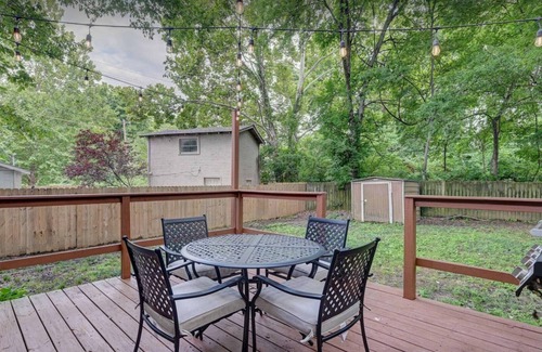 Crosstown Casa | Charming Midtown Charmer with WiFi and AC in Memphis