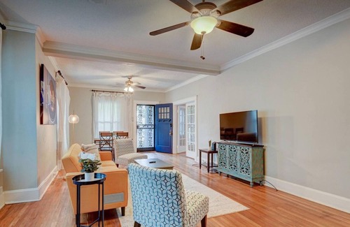 Crosstown Casa | Charming Midtown Charmer with WiFi and AC in Memphis