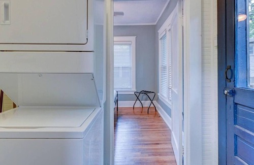 Crosstown Casa | Charming Midtown Charmer with WiFi and AC in Memphis