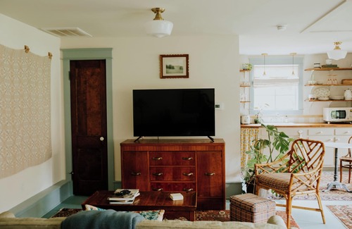Midtown Cabaña | Charming midtown cottage with central air and driveway parking, great location