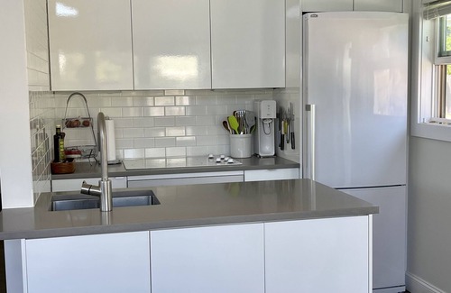 Westhampton Beach Cabaña | Charming Beach Cottage Off Dune Rd pasos a la playa del océano y la bahía