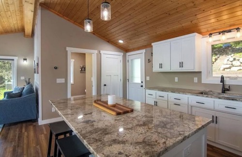 Almelund Cabina | Charming modern 2-bedroom lakeside-cabin in excellent Centuria with WiFi, AC