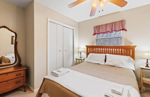 Blowing Rock Casa | Charming Modern Cabin & Hiking Trails & Fire Pit